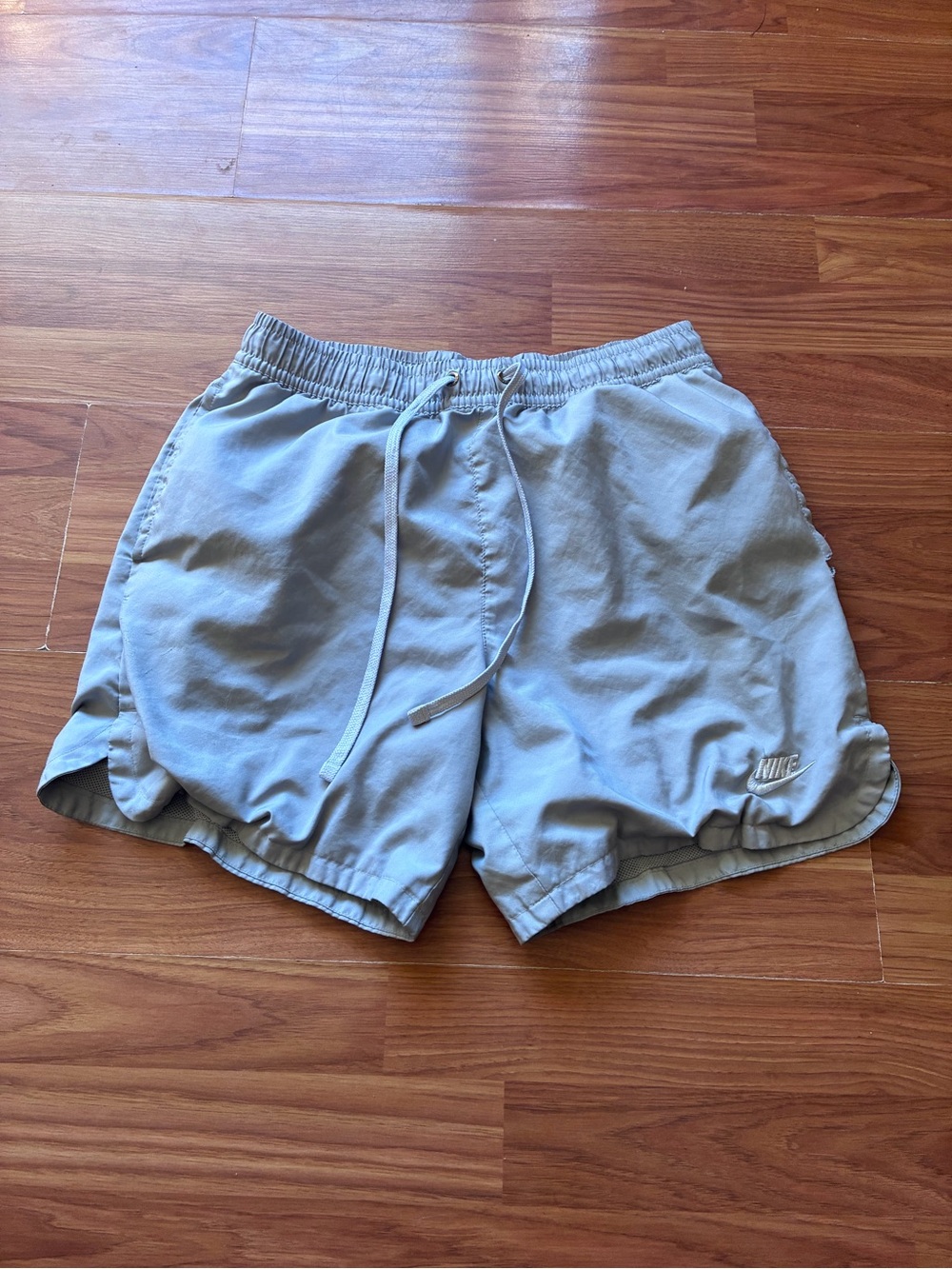 Nike Men’s Light Gray Athletic Shorts